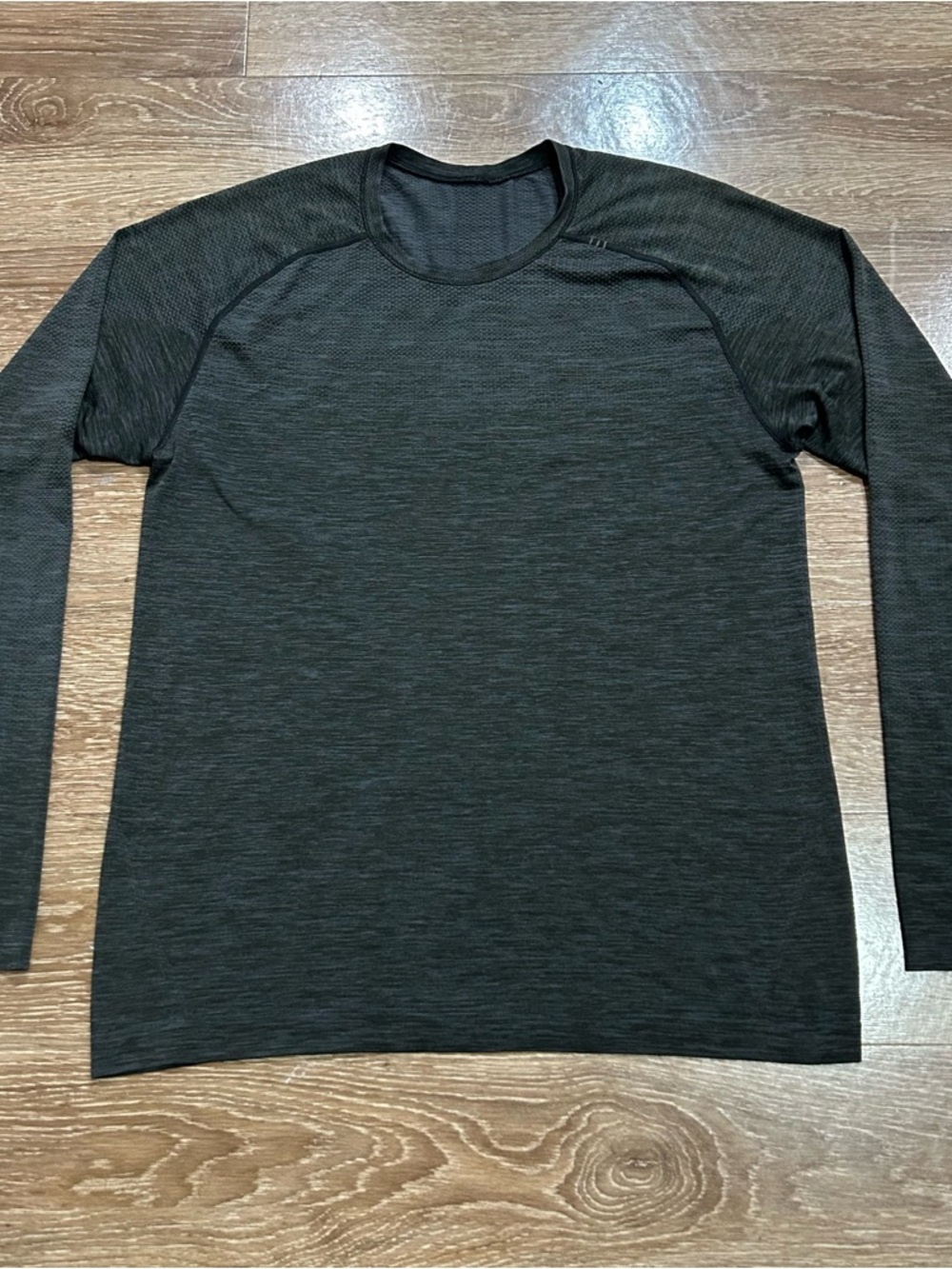 Lululemon Metal Vent Tech Shirt Men's Medium Gray Long Sleeve Athleisure